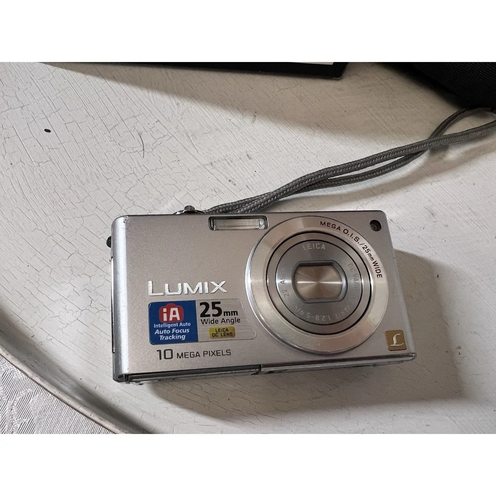 Panasonic Lumix DMC-FX38 Silver compact camera - Tested! W Charger & Case EUC